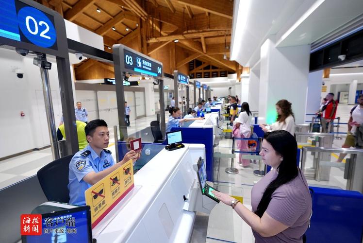 三亞鳳凰國(guó)際機(jī)場(chǎng)口岸上半年出入境人數(shù)突破47.3萬(wàn) 口岸服務(wù)持續(xù)優(yōu)化保障客流暢通